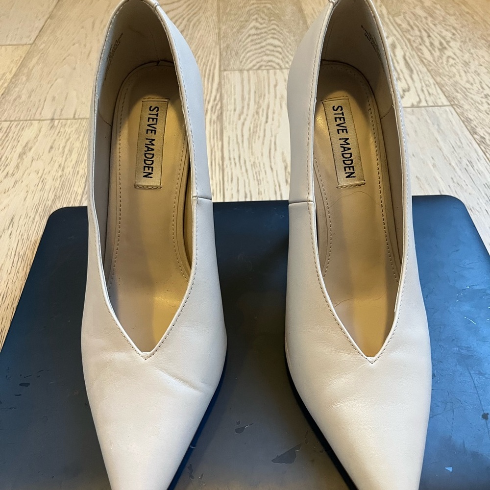 Steve Madden Cream Pumps with Pointed Toe